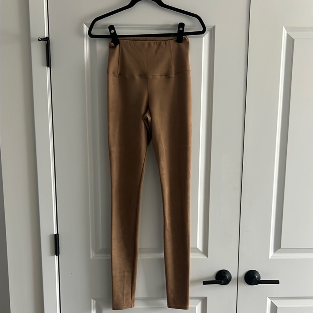 Wilfred High-Waist Leggings in Camel Brown